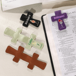 Gepersonaliseerde Geboortebloem Kruisvorm PU Leer Magnetische Bladwijzer Clip met Naam en Datum Bijbelstudie Verjaardagscadeau voor Boekenwurmen Christenen