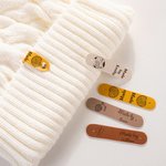 Personalisierte „Made by“ PU-Leder Häkel Strick Etiketten 10er Set mit Namen und Nieten Strickwaren Zubehör Geschenk für DIY Stricker Nähliebhaber