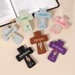 Gepersonaliseerde Geboortebloem Kruisvorm PU Leer Magnetische Bladwijzer Clip met Naam en Datum Bijbelstudie Verjaardagscadeau voor Boekenwurmen Christenen