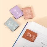 Marque-page Magnétique en Cuir Personnalisé avec Nom et Fleur de Naissance Fournitures Bureau École Cadeau Anniversaire Noël pour Amoureux de Lecture