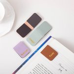 Personalisiertes minimalistisches magnetisches Lesezeichen aus PU-Leder mit Namen Geburtstagsgeschenk für Studierende Buchliebhaber Bücherwurm