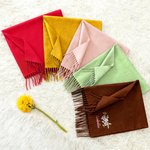 Écharpe à franges personnalisée avec nom et motif brodé de fleurs colorées - Cadeau d’anniversaire mariage pour femme