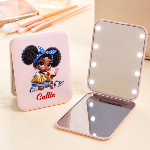 Gepersonaliseerd schattig zwart meisje zakspiegeltje met naam en LED licht make-up tools dagelijks gebruik verjaardag bruiloft cadeau voor meisjes vrouwen