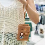 Personalizada de dibujos animados de lectura de caracteres de nacimiento de flores de tres pliegues de cuero de la PU pulsera de la cartera con titular de la tarjeta y el nombre de regalo de cumpleaño