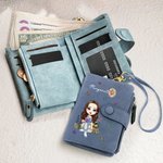 Personalizada de dibujos animados de lectura de caracteres de nacimiento de flores de tres pliegues de cuero de la PU pulsera de la cartera con titular de la tarjeta y el nombre de regalo de cumpleaño