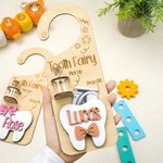 Personalisierte hölzerne gravierte Zahnfee Stern Name Türhänger mit Geldschlitz und Glasflasche Schlafzimmer Dekoration Zahnverlust Souvenir Geschenk für Kinder