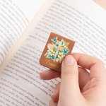 Personalisierte Multi-Flower Cross PU Leder magnetische Lesezeichen Clip mit Namen Weihnachten Geburtstag Geschenk für Bücherwürmer Lesen Liebhaber