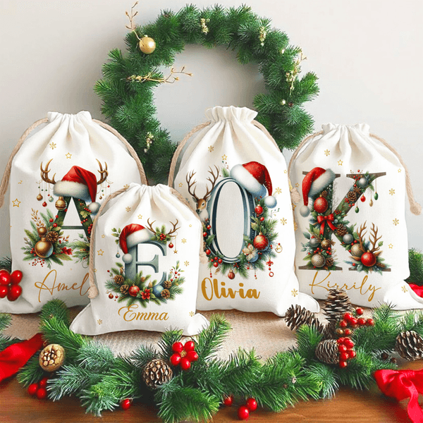 Personalisierte niedliche Rentier Weihnachtsmannmütze anfängliche Canvas Drawstring Geschenk Tasche mit Namen Weihnachtsgeschenk für Freunde Familie