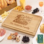 Spersonalizowana deska do krojenia Magic Santa Claus FSC Bamboo z wygrawerowanym tekstem i rowkiem na sok Made in USA Prezent świąteczny dla rodziny