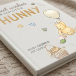 Spersonalizowana klasyczna księga słodkich życzeń dla Kubusia Puchatka z imieniem i rokiem Prezent na baby shower dla świeżo upieczonych rodziców