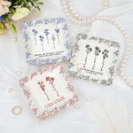 Gepersonaliseerde Toile De Jouy Geboorte Bloem Keramische Sieraden Schotel met Naam Verjaardag Thanksgiving Day Gift voor Vrouwen Beste Vrienden