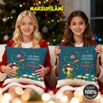 Personligt kuddfodral med tomtehatt och långsvansad marsupilami Heminredning Julklapp för barn | Callie × Marsupilami®