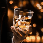 Spersonalizowana karafka do whisky z wygrawerowanym imieniem i nazwiskiem - prezent urodzinowy dla miłośników whisky