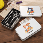 Personalisierte Patch-Nähmaschine 6 Stück Nähwerkzeug-Set mit Zinn-Box und Name Geburtstagsgeschenk für Schneiderin Nähen Liebhaber