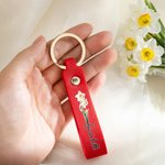 Personalisierte Geburt Blume PU Leder Schlüsselanhänger mit Namen Hochzeit Party Geburtstag Jahrestag Geschenk für Frau