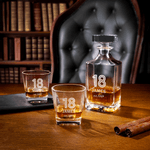 Spersonalizowana urodzinowa karafka do whisky z wygrawerowanym imieniem i nazwiskiem Urodzinowy prezent rocznicowy dla miłośników trunków