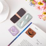 Segnalibro magnetico in pelle PU personalizzato con nome iniziale e fiore di nascita accessorio per letture regalo per amanti dei libri