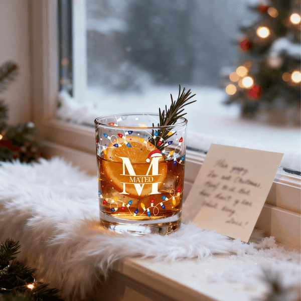 Personalisiertes 300ml Glühwein Glas im Weihnachten-Design mit Lichterkette Namen und Initiale Whiskey Party Weihnachten Geschenk für Familie Freunde