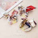 Spersonalizowany szalik z nazwą bractwa z akrylowym złotym greckim guzikiem Prezent na dzień inicjacji bractwa dla przyjaciół | Callie × Affinity Licensing