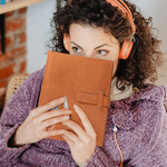 Couverture de carnet A5 en cuir PU personnalisée avec fleur de naissance initiale et nom - Cadeau d'anniversaire pour artistes étudiants