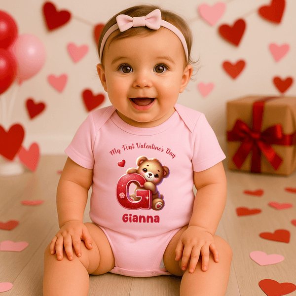 Maglietta personalizzata cuore orso iniziale 100% cotone Baby Bodysuit bambino con nome e testo Regalo di compleanno San Valentino per bambini ragazzi ragazze