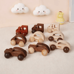 Henkilökohtainen puinen leluauto Sedan Classic Car kaiverrettu nimi Desk Decor syntymäpäivälahja lapsille auton ystäville