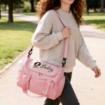 Personalisierte Cartoon Travel Girl Charakter Multi-Compartment Reisetasche mit Namen und Schultergurt Reisezubehör Geburtstag Geschenk für Frauen