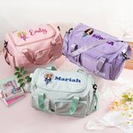 Personalisierte Cartoon Travel Girl Charakter Multi-Compartment Reisetasche mit Namen und Schultergurt Reisezubehör Geburtstag Geschenk für Frauen