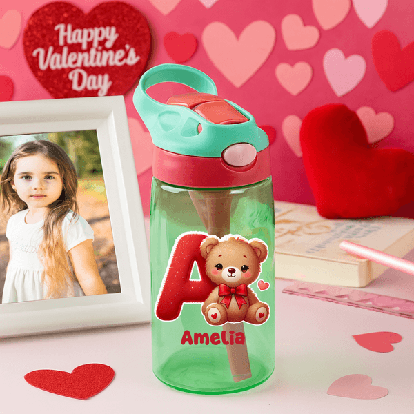 Personalisierte niedlichen Cartoon Bär Herz Initial 16 oz Kind Wasserflasche mit Namen und Silikon Stroh Kindertag Valentinstag Geschenk für Jungen Mädchen