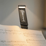 Pince Lumineux LED Rechargeable Personnalisé avec Fleur de Naissance et Nom Accessoire de Lecture Cadeau d'Anniversaire pour Amoureux de Lecture