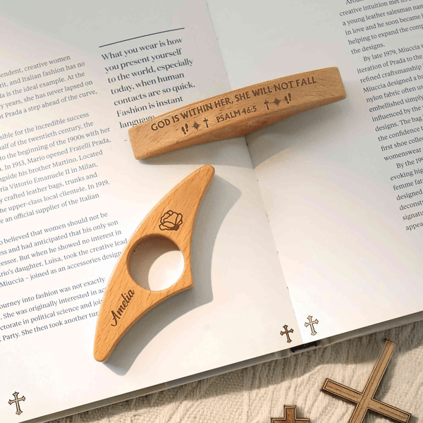 Spersonalizowany kwiat narodzin Werset biblijny Drewniany uchwyt na kciuk z wygrawerowanym tekstem Akcesoria do książek Prezent urodzinowy dla mola książkowego Chrześcijanin