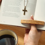 Henkilökohtainen Syntymä Kukka Raamattu jae Puinen peukalo kirjan sivun haltija kaiverrettu teksti kirja tarvikkeet syntymäpäivä lahja Bookworm Christian