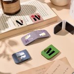 Personalisierter Magnetischer Initiale Lesezeichen-Clip aus PU-Leder mit Geburtsblume und Namen Geburtstag Geschenk für Buchliebhaber Bücherwürmer
