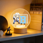 Personalisierte niedlichen Cartoon Eishockeyspieler LED-Nachtlicht mit Namen Nummer und hölzerne Basis Home Decor Geburtstagsgeschenk für Hockeyspieler Liebhaber