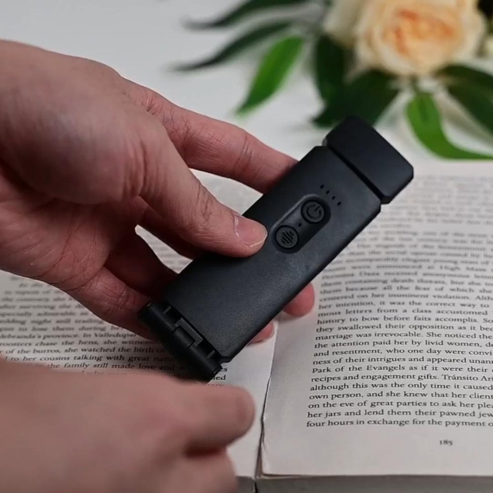 Pince Lumineux LED Rechargeable Personnalisé avec Fleur de Naissance et Nom Accessoire de Lecture Cadeau d'Anniversaire pour Amoureux de Lecture 3