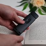 Pince Lumineux LED Rechargeable Personnalisé avec Fleur de Naissance et Nom Accessoire de Lecture Cadeau d'Anniversaire pour Amoureux de Lecture