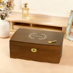 Gepersonaliseerde Multi-compartiment Retro Bloem Gravure Naam Initiaal Houten Sieradendoos met Slot Verjaardag Valentijnsdag Huwelijkscadeau voor vrouwen
