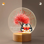 Spersonalizowana lampka nocna LED Love Tree Penguin Couple z imieniem, datą i drewnianą podstawą do dekoracji domu Walentynkowy prezent urodzinowy dla par