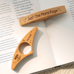 Personlig minimalistisk bok Dragon Star boksideholder i tre med inngravert navn Bursdagsgave til daglig bruk for bokorm Bokelskere Studenter