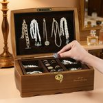 Gepersonaliseerde Multi-compartiment Retro Bloem Gravure Naam Initiaal Houten Sieradendoos met Slot Verjaardag Valentijnsdag Huwelijkscadeau voor vrouwen