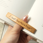 Personlig minimalistisk bok Dragon Star boksideholder i tre med inngravert navn Bursdagsgave til daglig bruk for bokorm Bokelskere Studenter