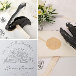 Sello para estampar en relieve con nombre de libro y flor personalizado con bolsa de almacenamiento Sello para estampar en relieve manual Regalo de cumpleaños para los amantes de los libros Club de le