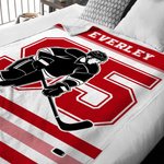Personalisierte Eishockeyspieler Silhouette weiche Decke mit Namen und Nummer Home Decor Geburtstag Spiel Geschenk für Eishockeyspieler Liebhaber