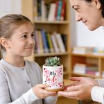 Personlig rosa kjærlighetshjerte pilplantepotte med etternavnstekst og trebunn Bursdagsoppskattning Valentinsdag gave til lærer