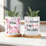 Vaso per piante a forma di freccia con cuore d'amore personalizzato, testo del cognome e base in legno Regalo di compleanno, apprezzamento e San Valentino per l'insegnante