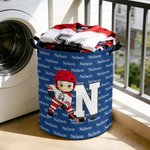 Personalisierte niedlichen Cartoon Eishockeyspieler Charakter Wäschekorb mit Initialen und Name Team Geburtstag Geschenk für Hockeyspieler Liebhaber
