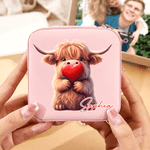Personalisierte niedliche Liebe Herz Hochland Kuh PU Leder Schmuck-Box mit Namen Geburtstag Jahrestag Valentinstag Geschenk für Frauen