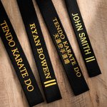 Personalizzato 1-4 linee testo ricamato Karate Taekwondo Cintura nera Compleanno Cintura nera Promozione Regalo per gli amanti delle arti marziali Karate Taekwondo