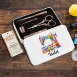Personalisierte Patch-Nähmaschine 6 Stück Nähwerkzeug-Set mit Zinn-Box und Name Geburtstagsgeschenk für Schneiderin Nähen Liebhaber