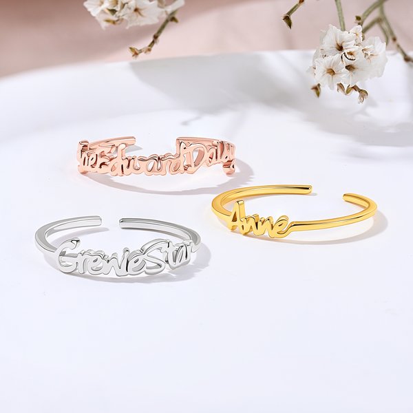 Anello personalizzato in argento sterling aperto a cerchio in stile minimalista con 2-4 nomi Regalo di compleanno e anniversario per coppie di familiari